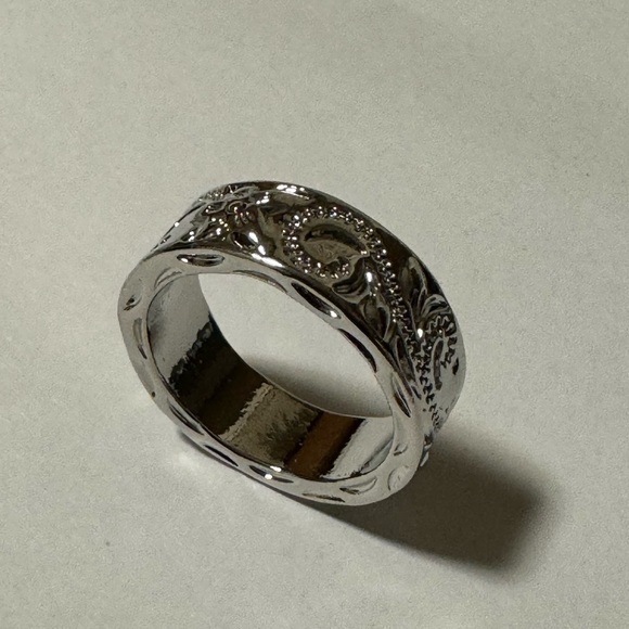 Jewelry - Leaf Filigree Women’s Ring